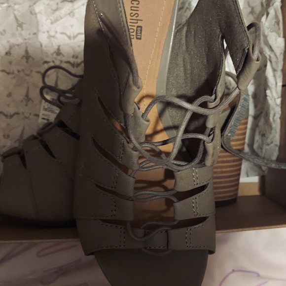 Clarks lace up leather sandals - Picture 2 of 7